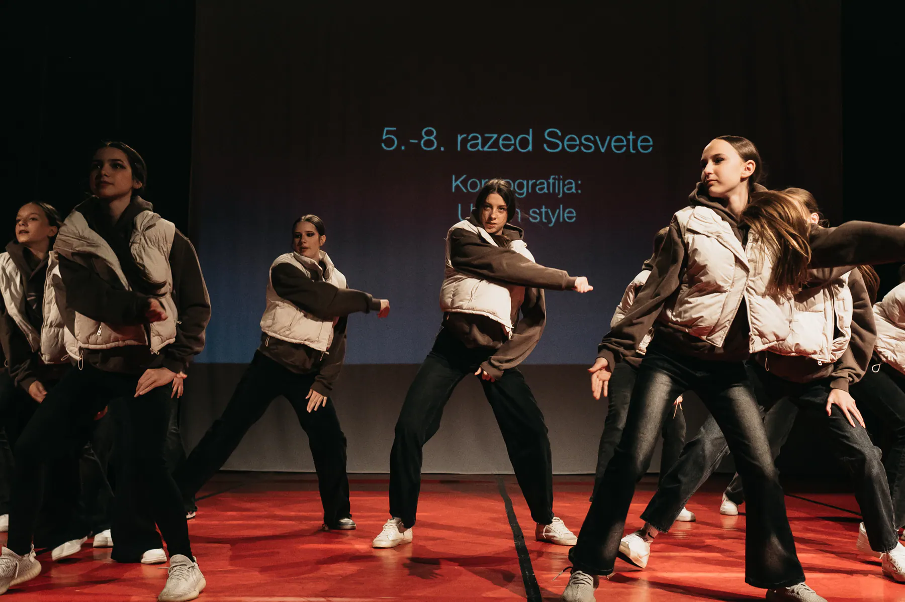 Fotografija s plesne produkcije ART Creaturea