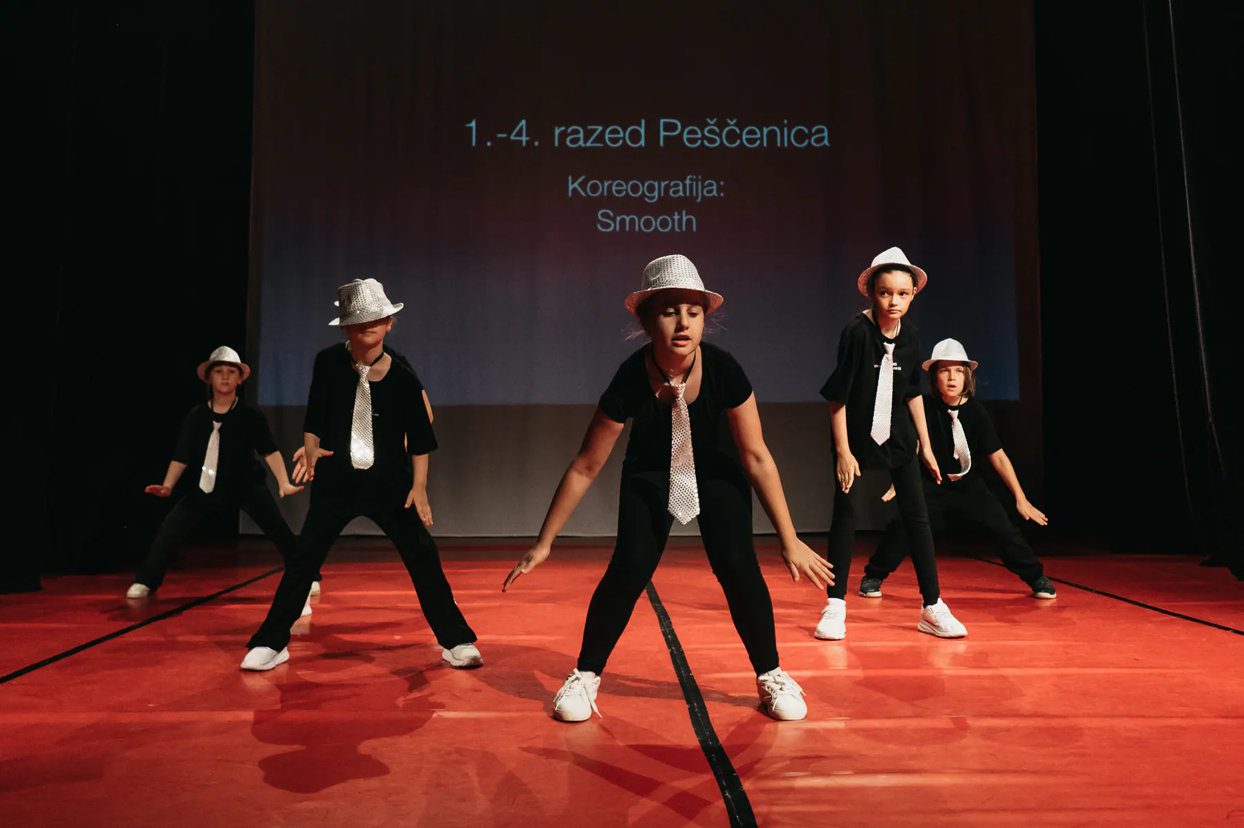 Fotografija s plesne produkcije ART Creaturea