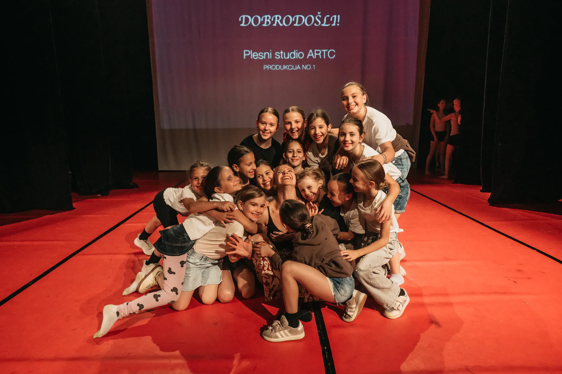 Fotografija s plesne produkcije ART Creaturea